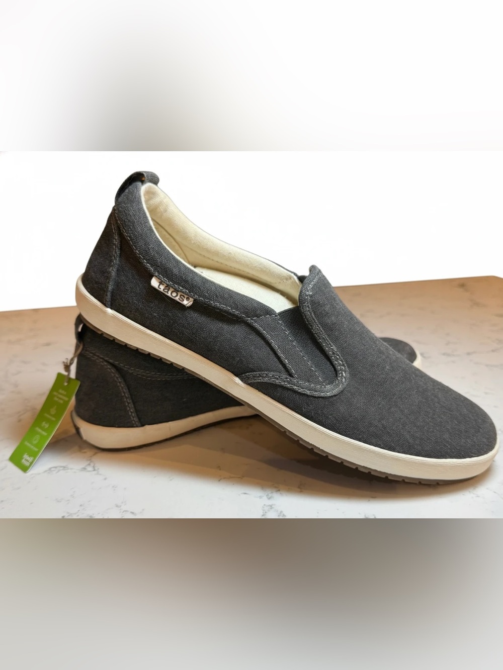 Taos Footwear Womens Dandy Gray Canvas Slip-On Sneakers. Size 8.5